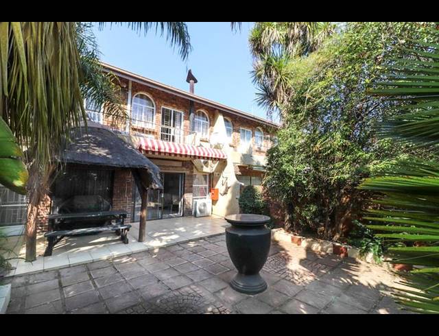 4 BEDROOM TOWNHOUSE FOR SALE IN BRUMA